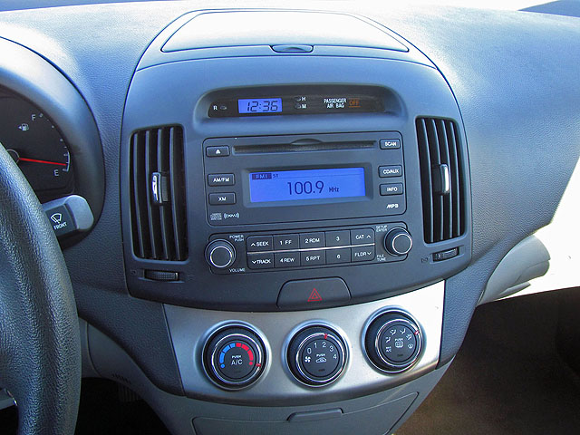 Hyundai Elantra 2010 photo 2