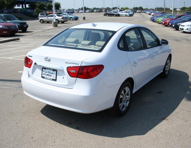 Hyundai Elantra 2010 photo 1