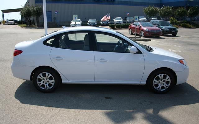 Hyundai Elantra 2010 photo 2