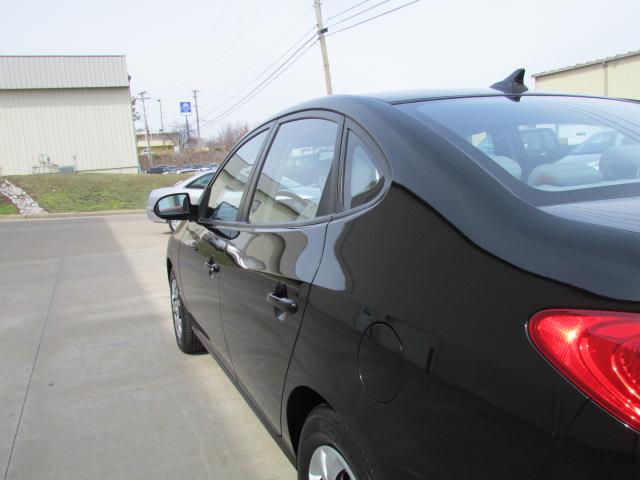 Hyundai Elantra 2010 photo 2