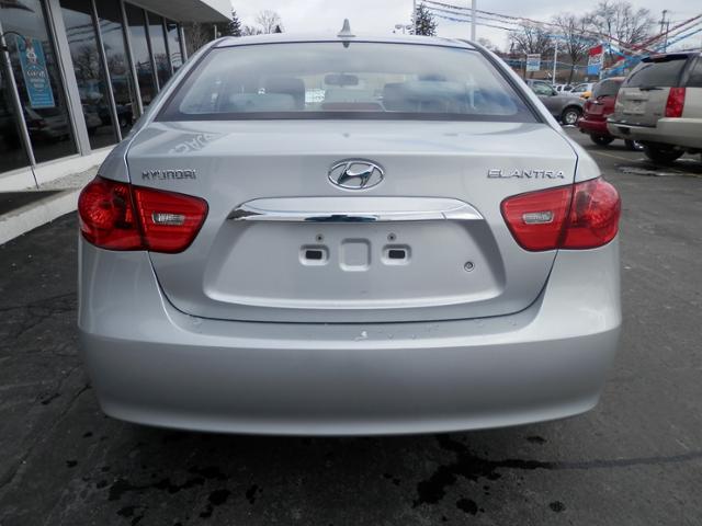 Hyundai Elantra 2010 photo 2