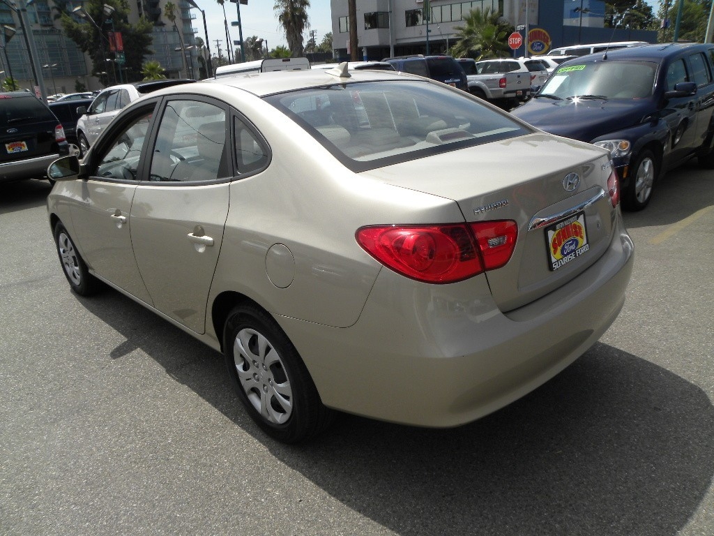 Hyundai Elantra 2010 photo 3