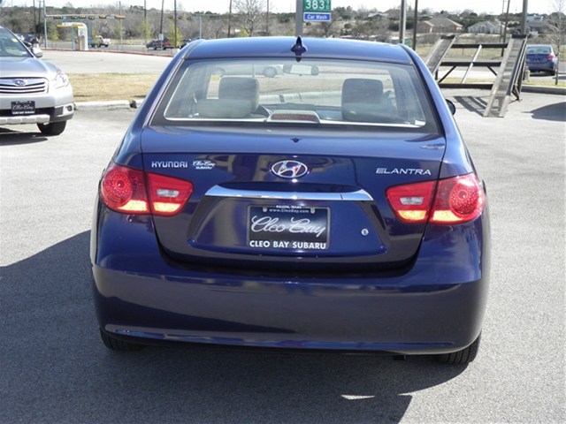 Hyundai Elantra 2010 photo 2
