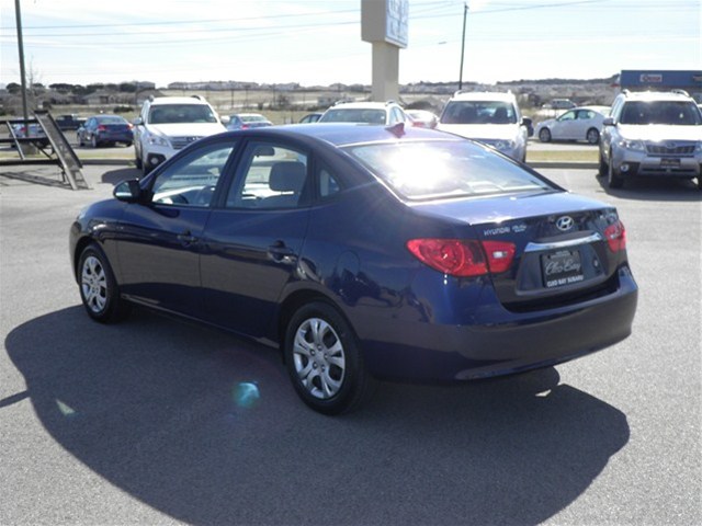 Hyundai Elantra 2010 photo 3