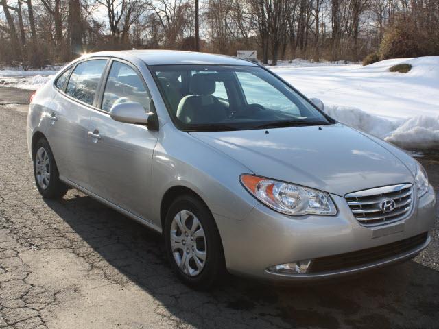 Hyundai Elantra SE Sedan