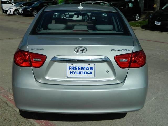Hyundai Elantra 2010 photo 2