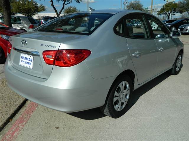 Hyundai Elantra 2010 photo 3