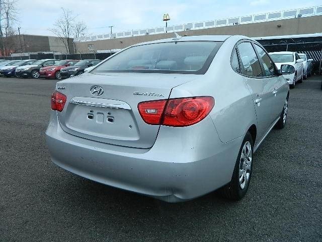 Hyundai Elantra 2010 photo 2