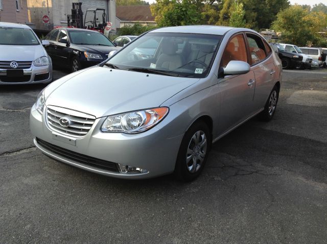 Hyundai Elantra SE Sedan