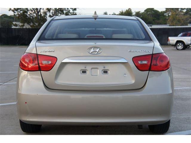 Hyundai Elantra 2010 photo 3