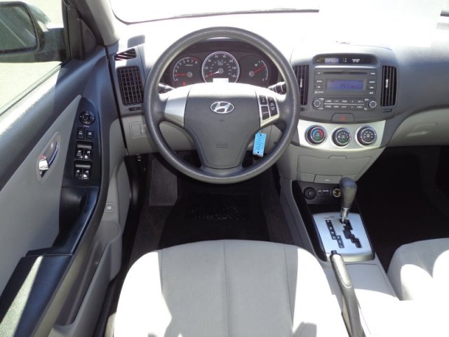 Hyundai Elantra 2010 photo 4