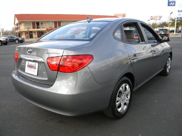 Hyundai Elantra 2010 photo 4
