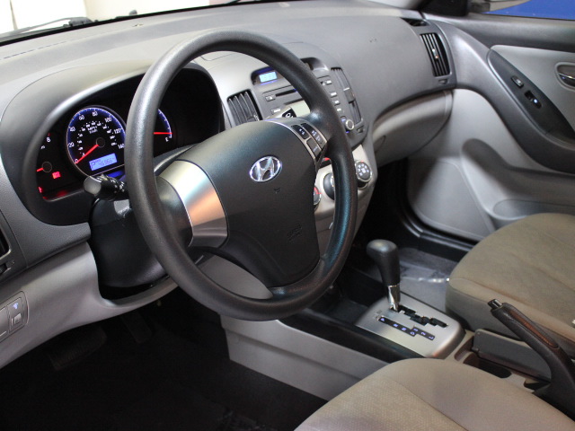 Hyundai Elantra 2010 photo 3