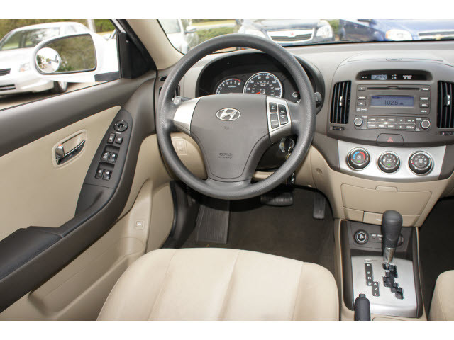Hyundai Elantra 2010 photo 3
