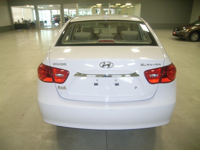 Hyundai Elantra 2010 photo 2