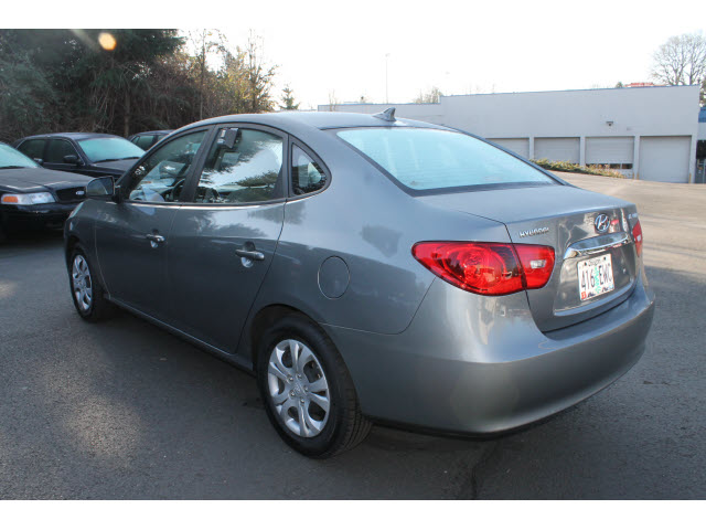 Hyundai Elantra 2010 photo 2