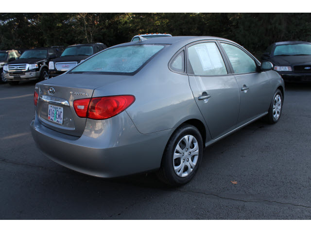 Hyundai Elantra 2010 photo 3