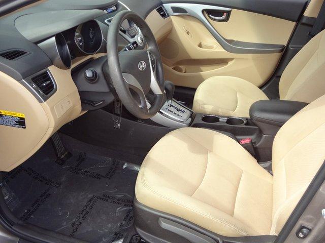 Hyundai Elantra 2011 photo 1