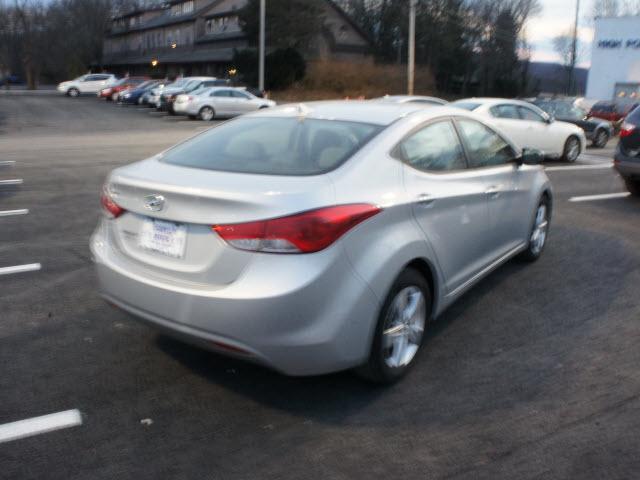 Hyundai Elantra 2011 photo 2