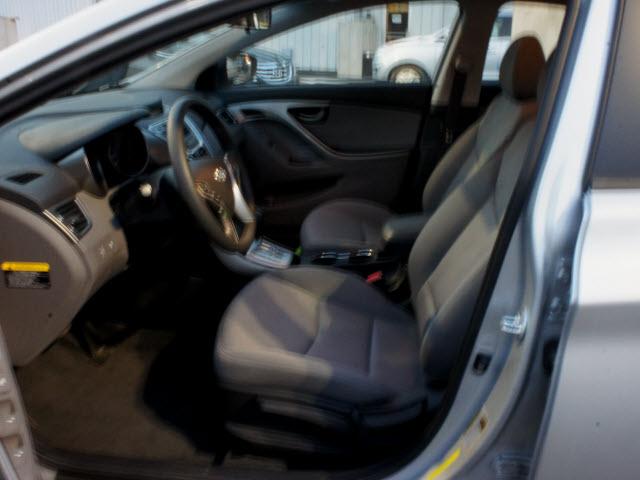 Hyundai Elantra 2011 photo 4