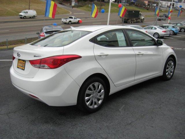 Hyundai Elantra 2011 photo 5