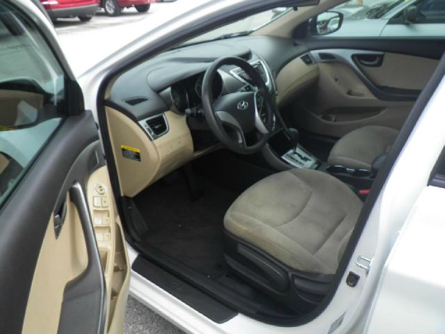 Hyundai Elantra 2011 photo 2