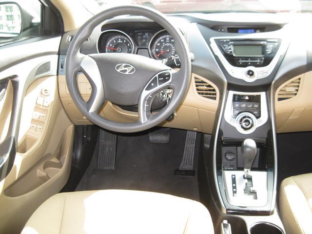 Hyundai Elantra 2011 photo 1