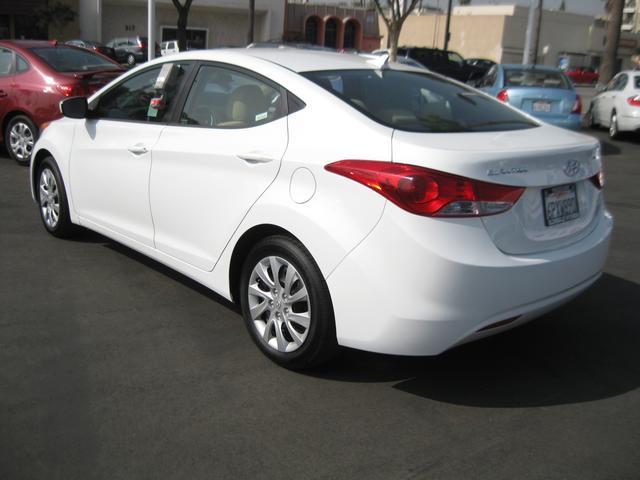 Hyundai Elantra 2011 photo 2