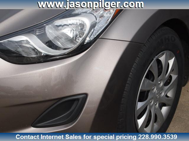 Hyundai Elantra 2011 photo 2