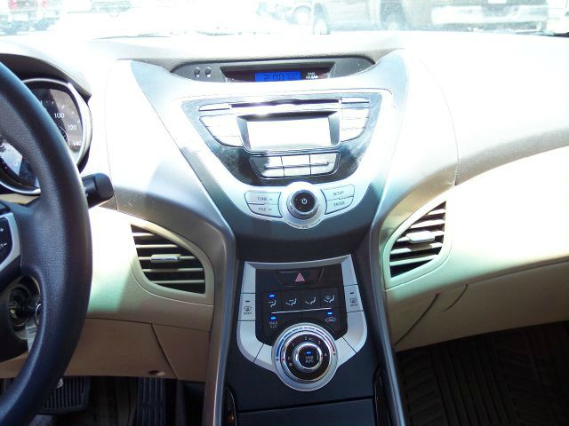 Hyundai Elantra 2011 photo 2