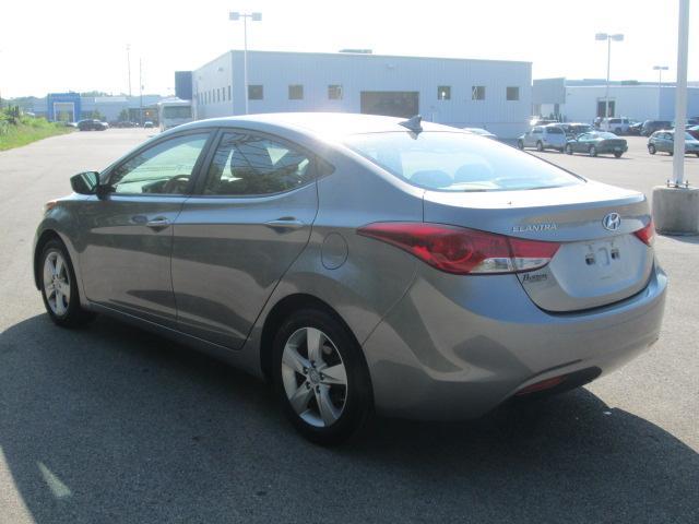 Hyundai Elantra 2011 photo 2