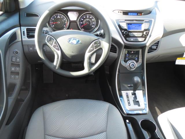 Hyundai Elantra 2013 photo 3