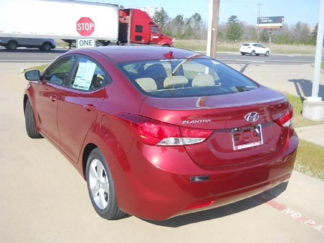 Hyundai Elantra 2013 photo 2