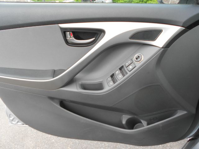 Hyundai Elantra 2013 photo 2