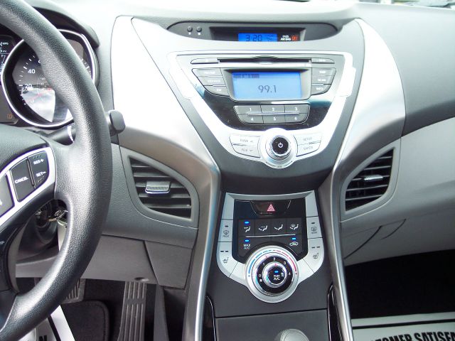Hyundai Elantra 2013 photo 2