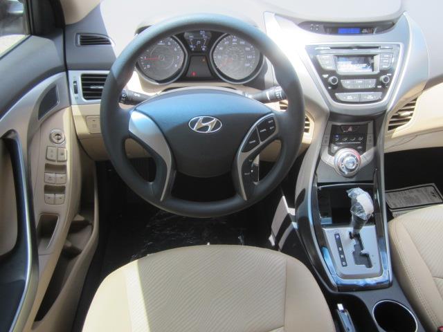 Hyundai Elantra 2013 photo 1