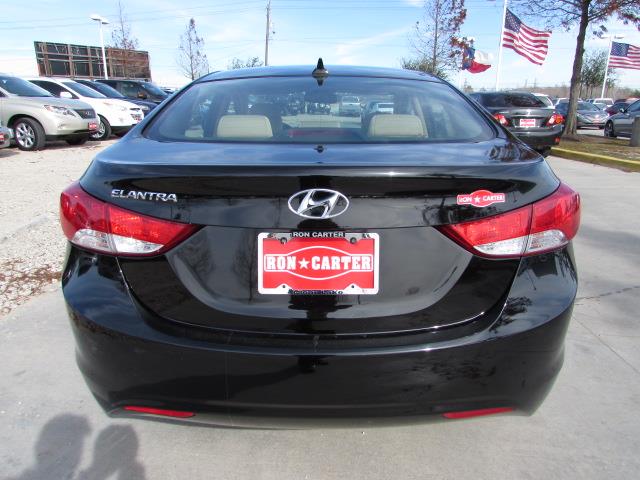 Hyundai Elantra 2013 photo 3