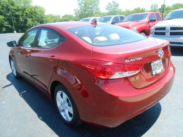 Hyundai Elantra 2013 photo 1