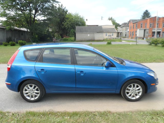 Hyundai Elantra Touring 2009 photo 1
