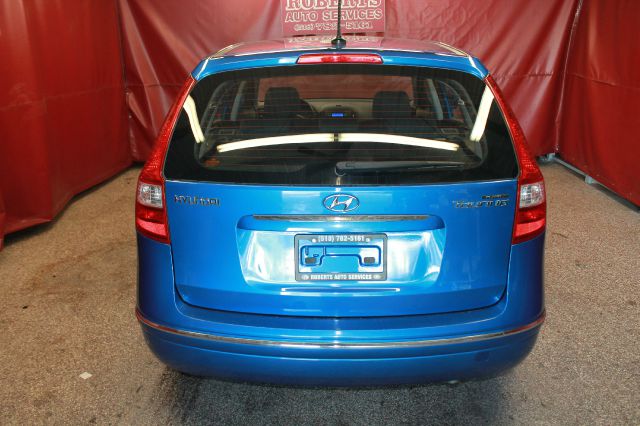 Hyundai Elantra Touring 2009 photo 2