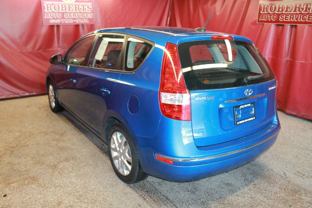 Hyundai Elantra Touring 2009 photo 3