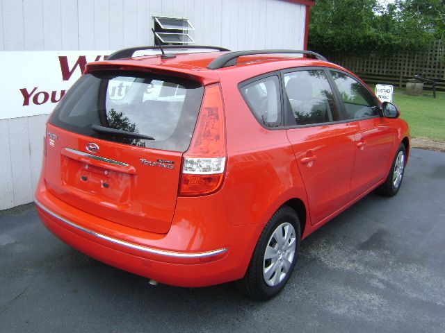 Hyundai Elantra Touring 2010 photo 2