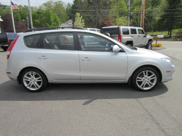 Hyundai Elantra Touring 2010 photo 1