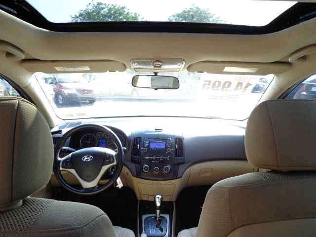 Hyundai Elantra Touring 2010 photo 14