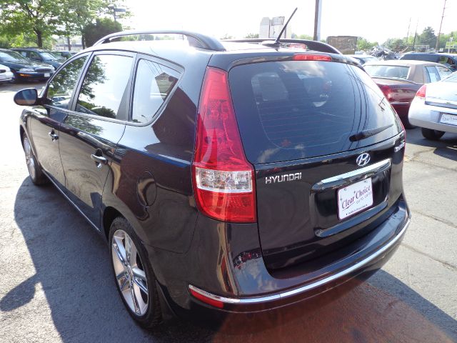 Hyundai Elantra Touring 2010 photo 21