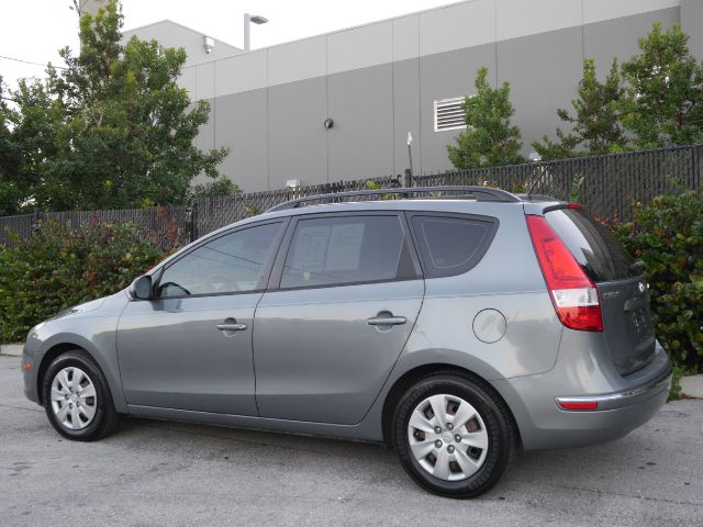 Hyundai Elantra Touring 2010 photo 1