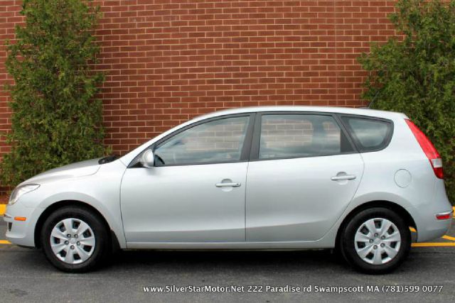 Hyundai Elantra Touring 2010 photo 1