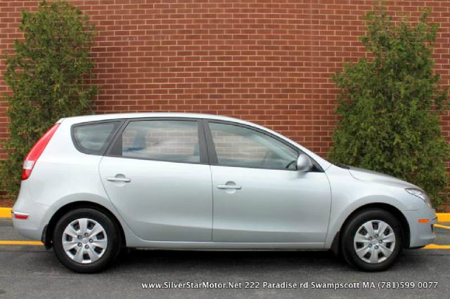 Hyundai Elantra Touring 2010 photo 2