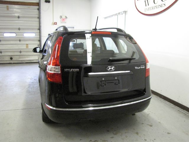 Hyundai Elantra Touring 2010 photo 1
