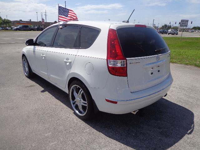 Hyundai Elantra Touring 2011 photo 1